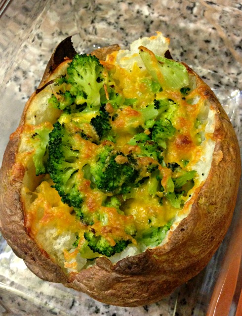 Broccoli-Cheese-Stuffed-Potato